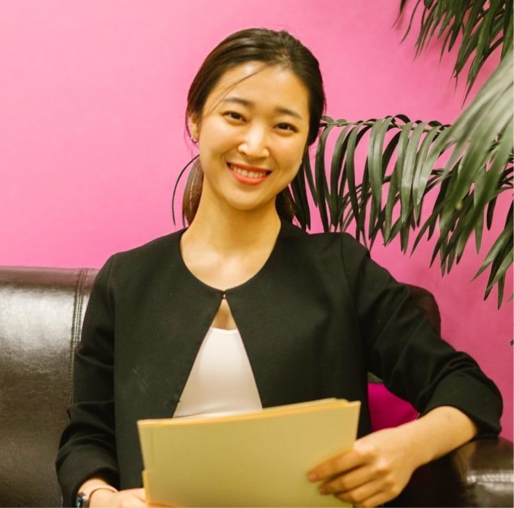 日本人の女性スタッフ